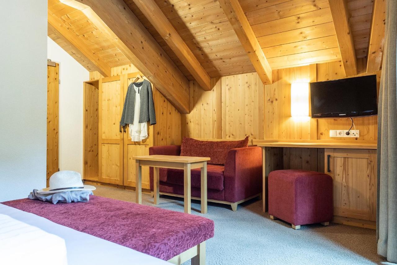Hotel Zum Hirschen Имст Екстериор снимка