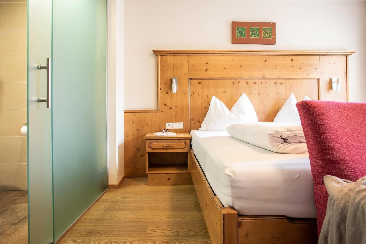 Hotel Zum Hirschen Имст Екстериор снимка