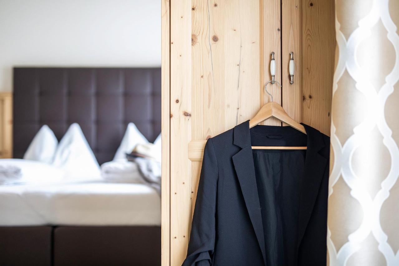 Hotel Zum Hirschen Имст Екстериор снимка