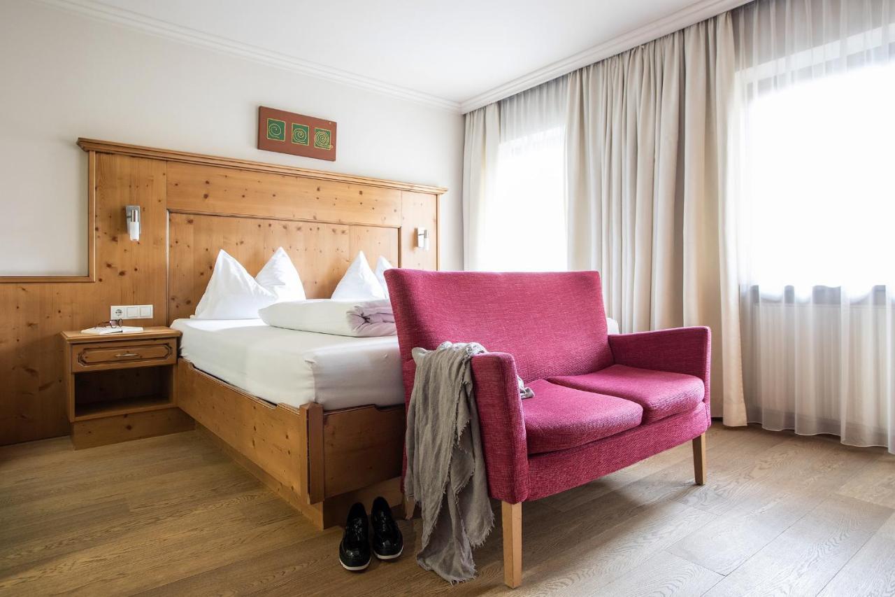 Hotel Zum Hirschen Имст Екстериор снимка