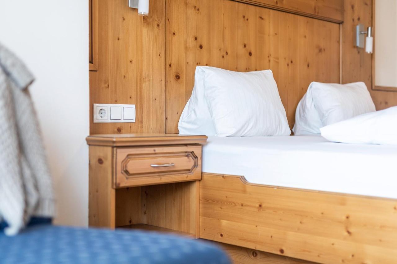 Hotel Zum Hirschen Имст Екстериор снимка