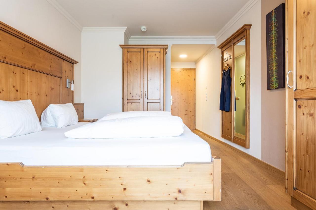 Hotel Zum Hirschen Имст Екстериор снимка